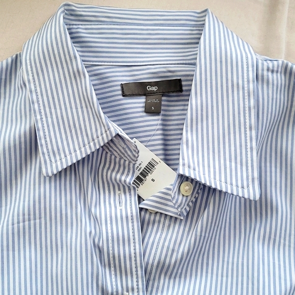 NWT Gap Classic Fitted button down shirt, Small - Picture 3 of 5